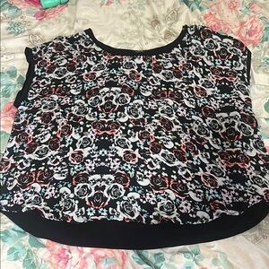 Torrid Black and White Boxy Blouse Cap Sleeve